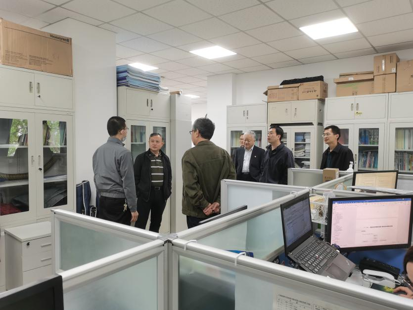 看望傷愈恢復(fù)上班員工