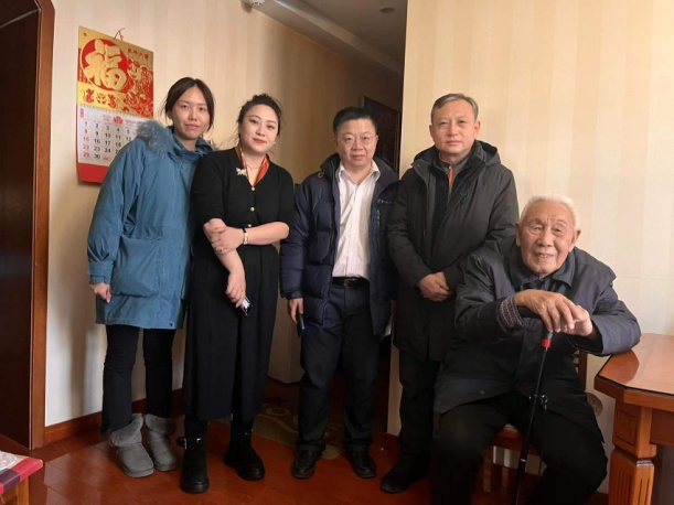 慰問(wèn)離退休員工