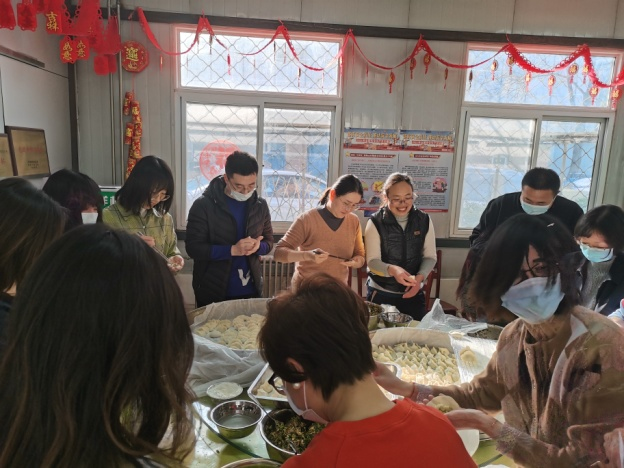 迎新春包餃子