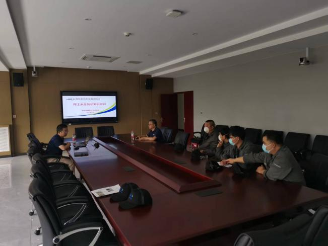 組織職工學(xué)習(xí)培訓(xùn)
