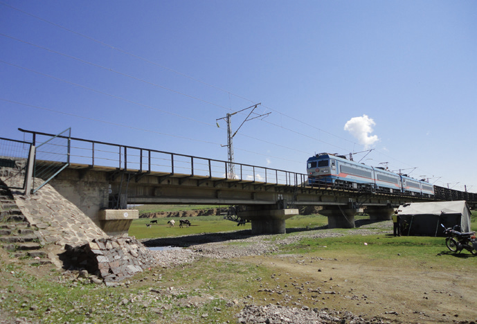 線、橋、路、隧綜合檢測評估